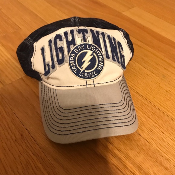 Reebok Other - Tampa Bay Lightning fitted mesh cap